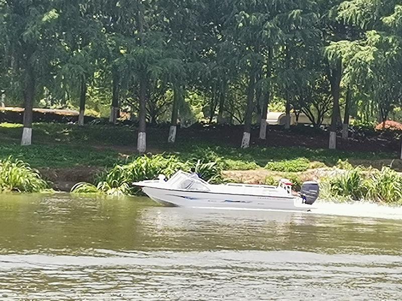 執(zhí)法艇，快艇